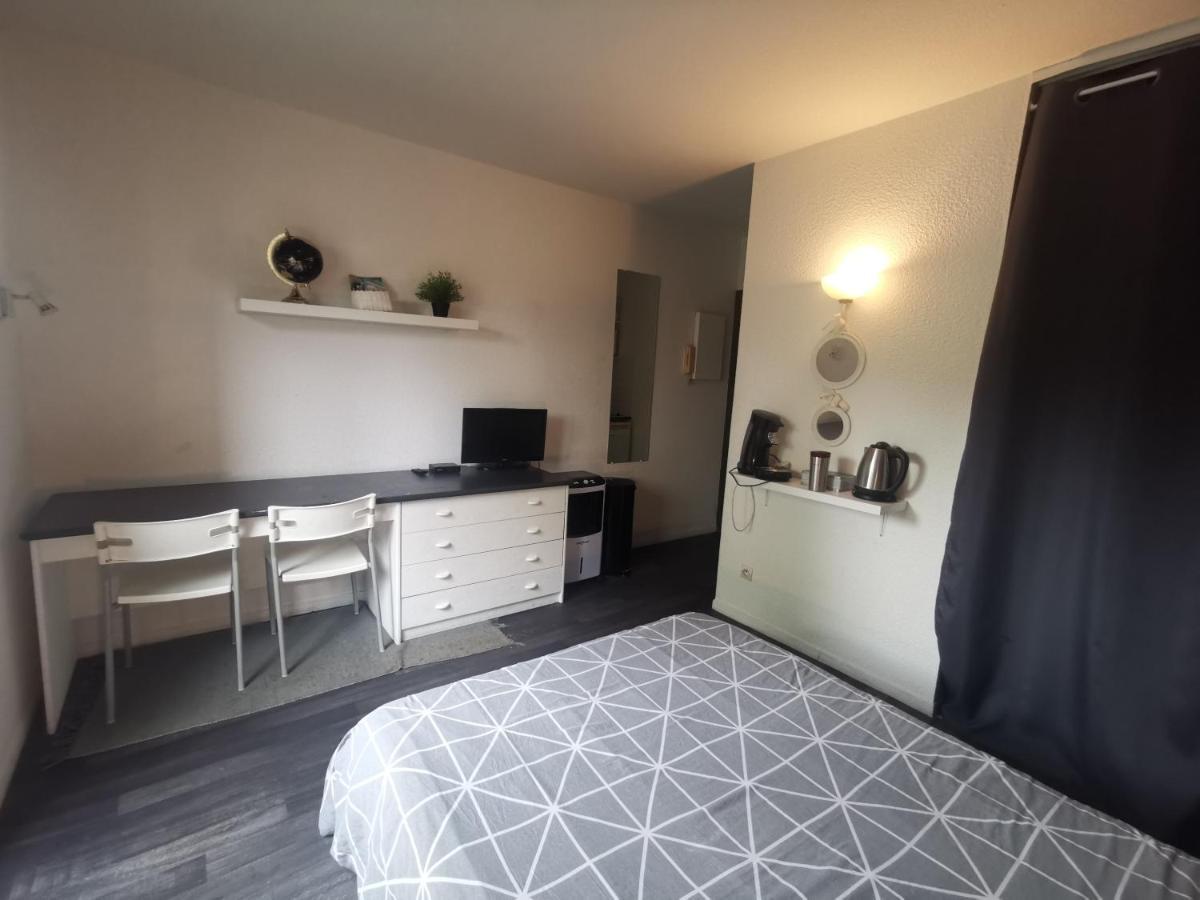 Apartment Proche Tramway Et Business School